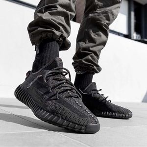 YEEZY BOOST 350 V2 ’ONYX’